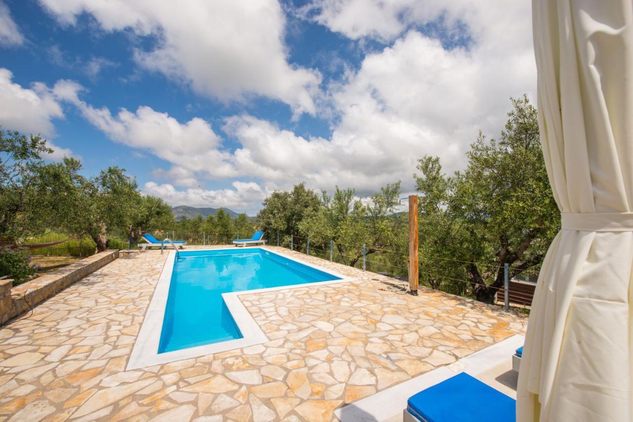 Hakuna Matata Holidays Wooden Lodge With Airco & Pool In Greek Olive Grove Метоні Екстер'єр фото