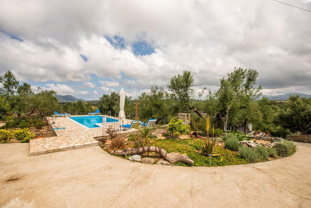 Hakuna Matata Holidays Wooden Lodge With Airco & Pool In Greek Olive Grove Метоні Екстер'єр фото