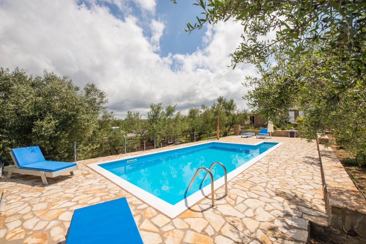Hakuna Matata Holidays Wooden Lodge With Airco & Pool In Greek Olive Grove Метоні Екстер'єр фото